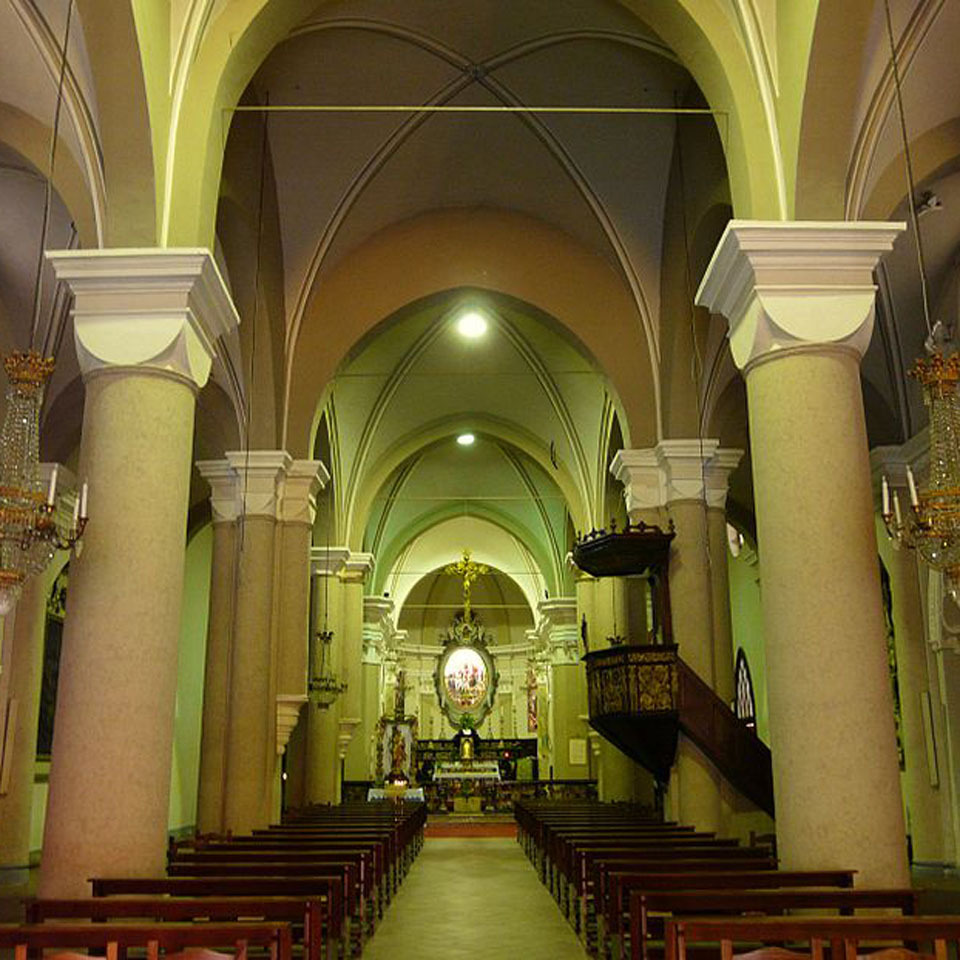 800px-castellazzo_bormida-chiesa_san_martino-navata_centrale
